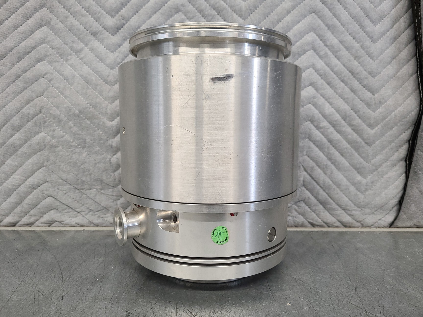 Image of Varian TV551 Navigator TMP Turbo Turbomolecular Vacuum Pump Lab