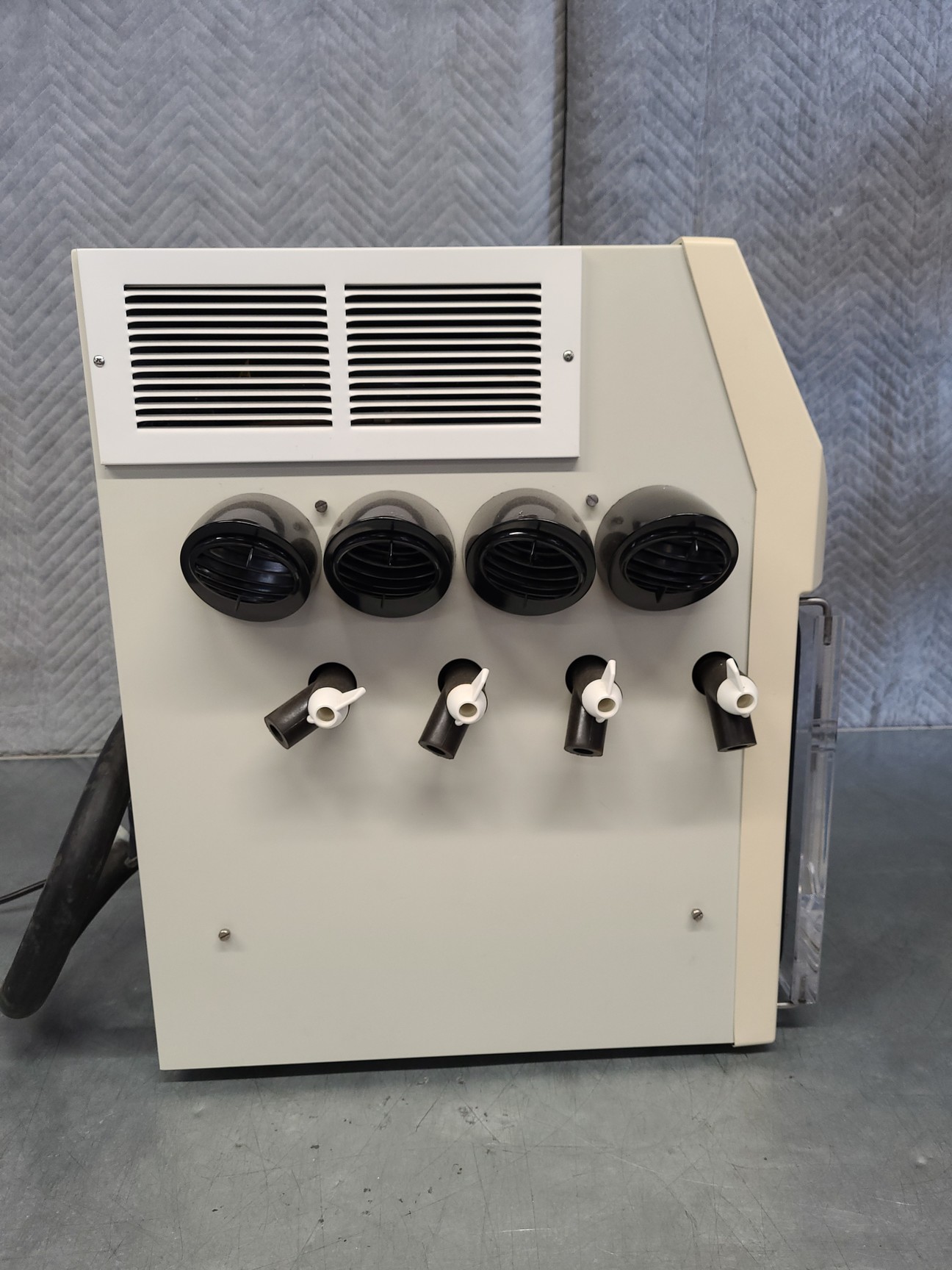 Image of Virtis Advantage Freeze Dryer and Trivac D4B Vacuum Pump Lab