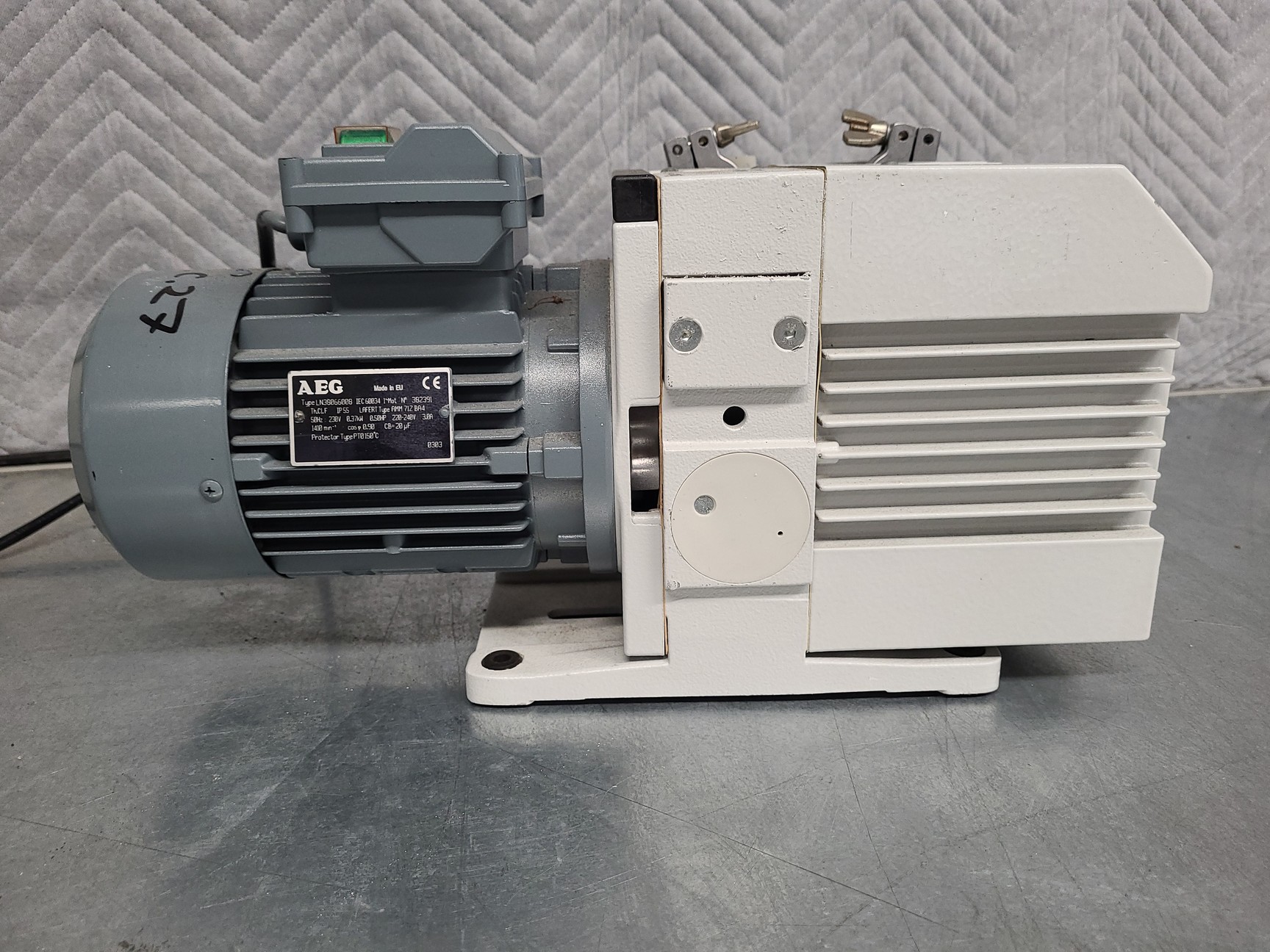 Image of Virtis Advantage Freeze Dryer and Trivac D4B Vacuum Pump Lab