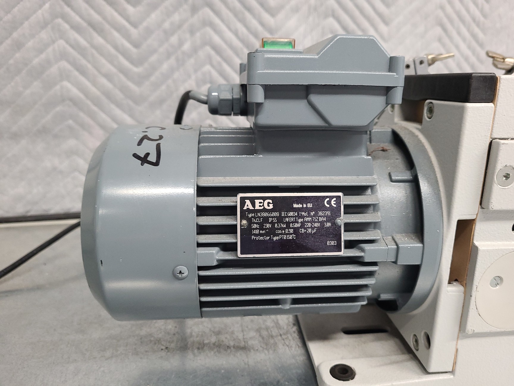 Image of Virtis Advantage Freeze Dryer and Trivac D4B Vacuum Pump Lab