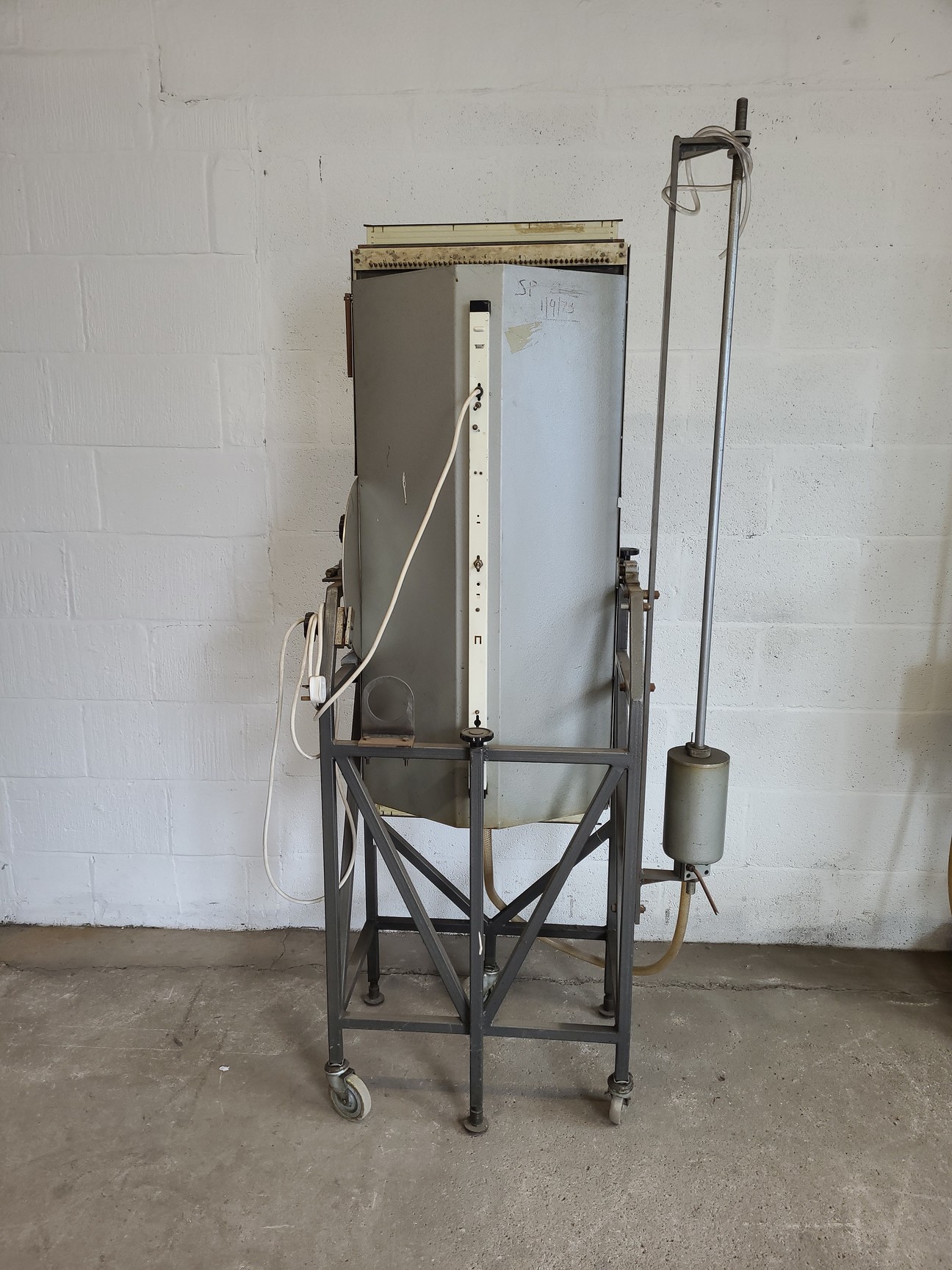 Image of 3 x Tecquipment Hydraulic Barometers Lab