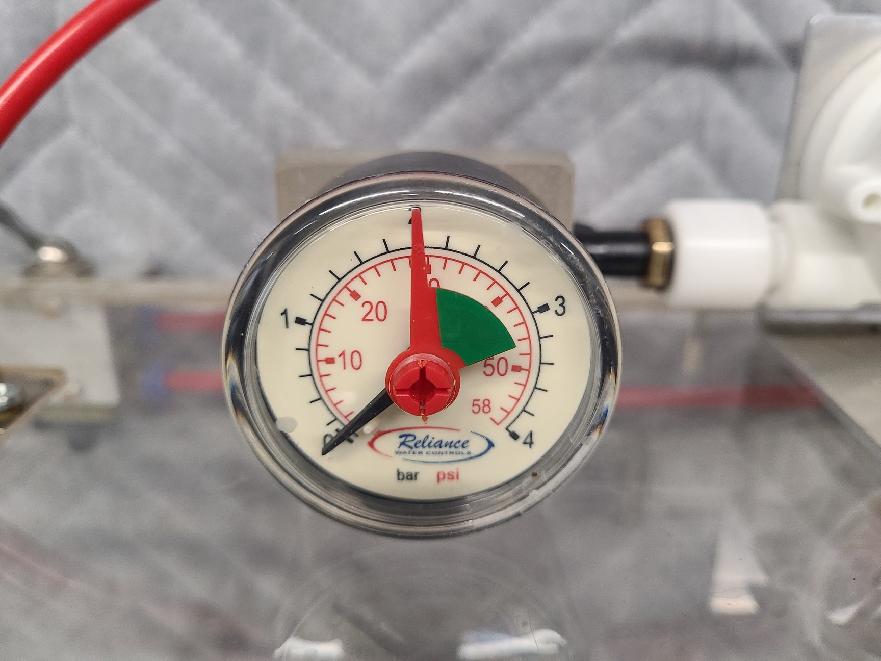Image of Perspex Laboratory Glove Box & 2 Protective Gloves Lab