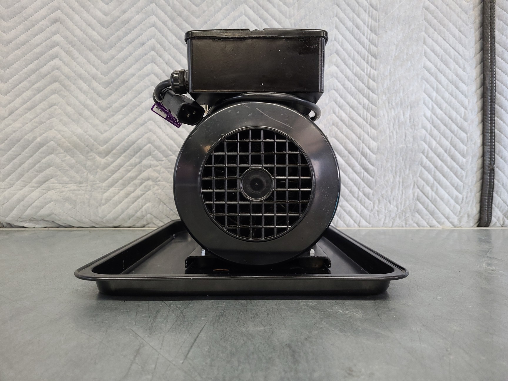 Image of Ulvac Kiko Inc. GLD 136 Rotary Vacuum Pump Lab