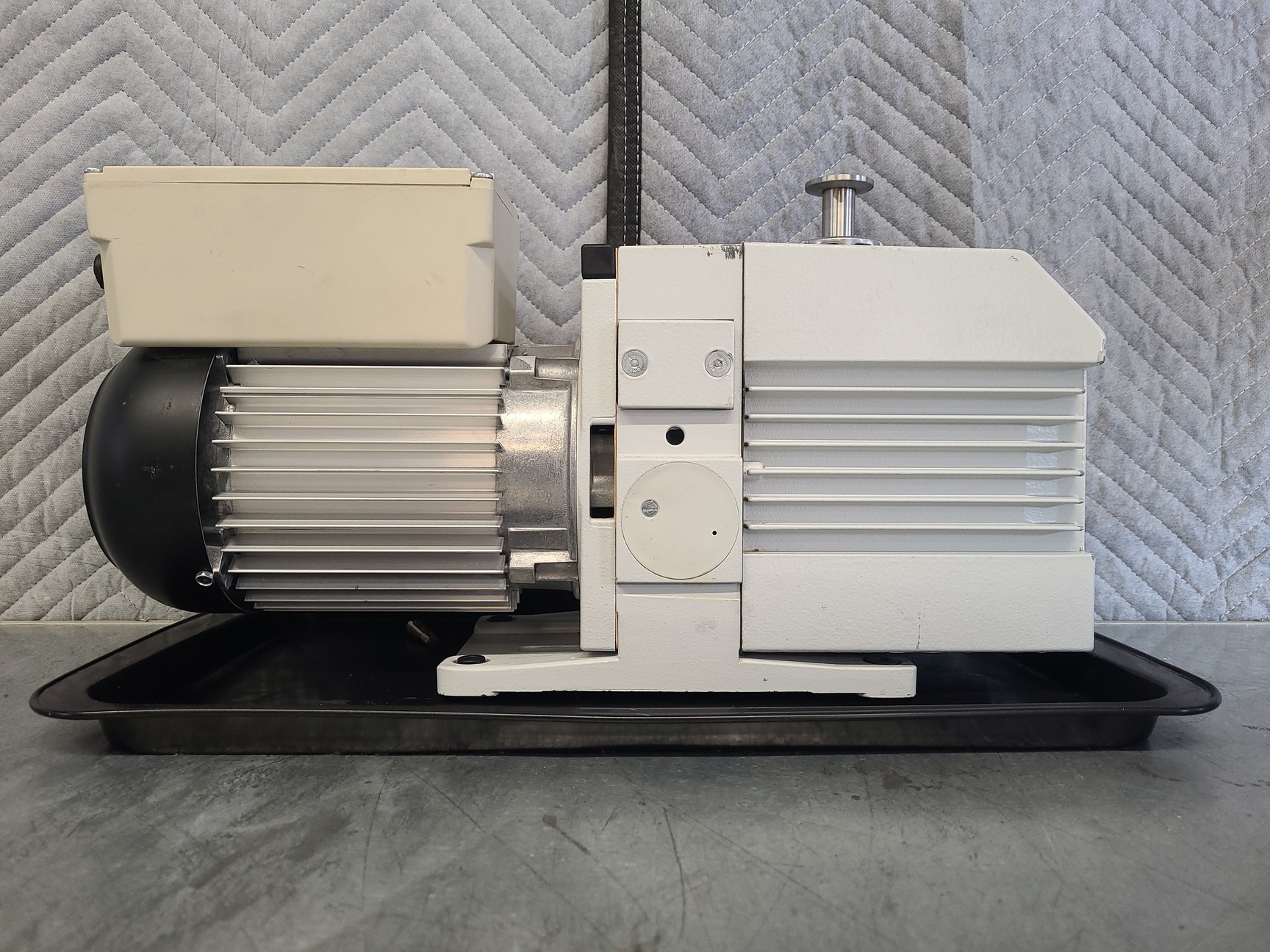 Image of Hanning Elektro-Werke Trivac Vacuum Pump Typ D4B Lab