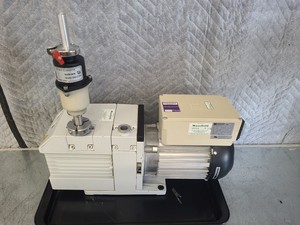 Thumbnail image of Hanning Elektro-Werke Trivac Vacuum Pump Typ D4B Lab