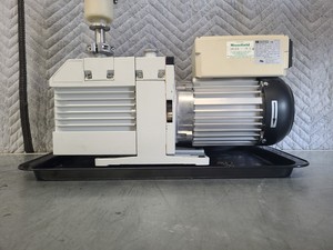 Thumbnail image of Hanning Elektro-Werke Trivac Vacuum Pump Typ D4B Lab