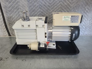 Thumbnail image of Hanning Elektro-Werke Trivac Vacuum Pump Typ D4B Lab