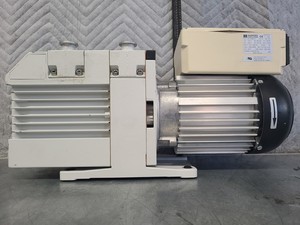 Image of Hanning Elektro-Werke Trivac Rotary Vane Vacuum Pump Typ D8B Lab