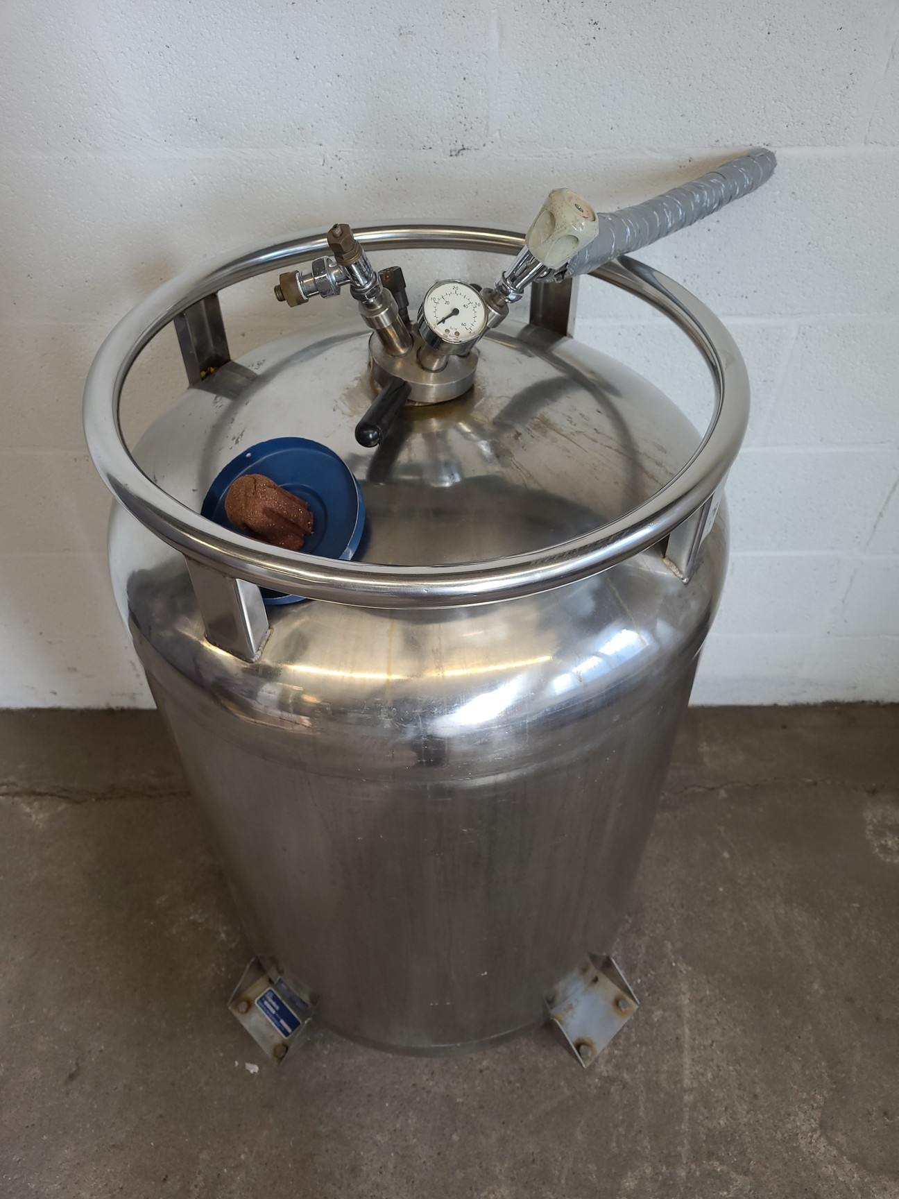 Image of BOC Cryoproducts Liquid Nitrogen Tank 60Ltrs VHPD-MK2 Lab