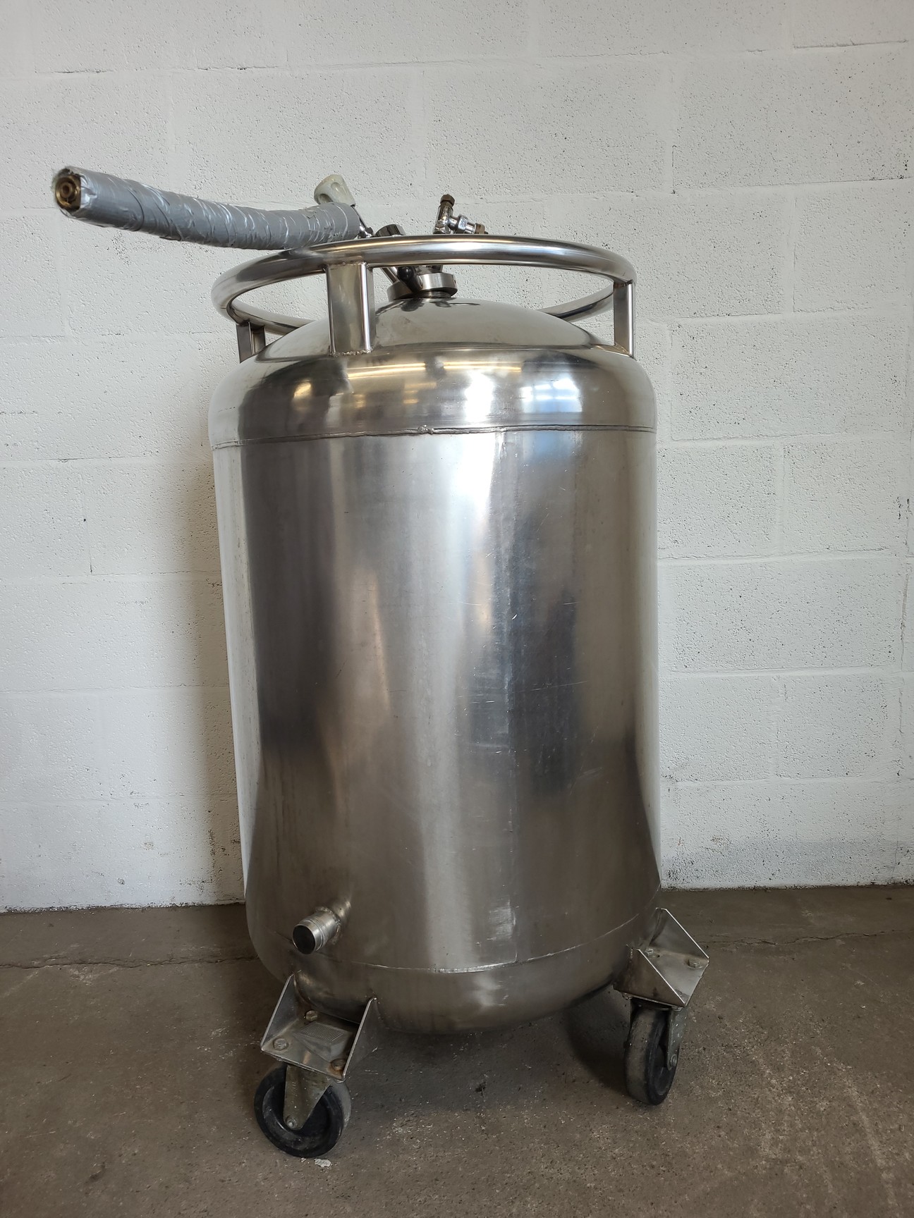 Image of BOC Cryoproducts Liquid Nitrogen Tank 60Ltrs VHPD-MK2 Lab