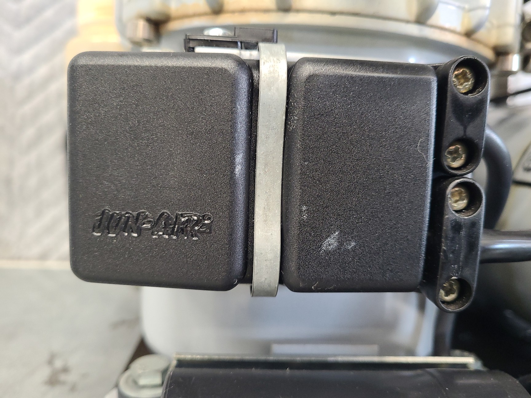 Image of Genomic Solutions Jun-Air Compressor DK-9400 Model 6 Lab