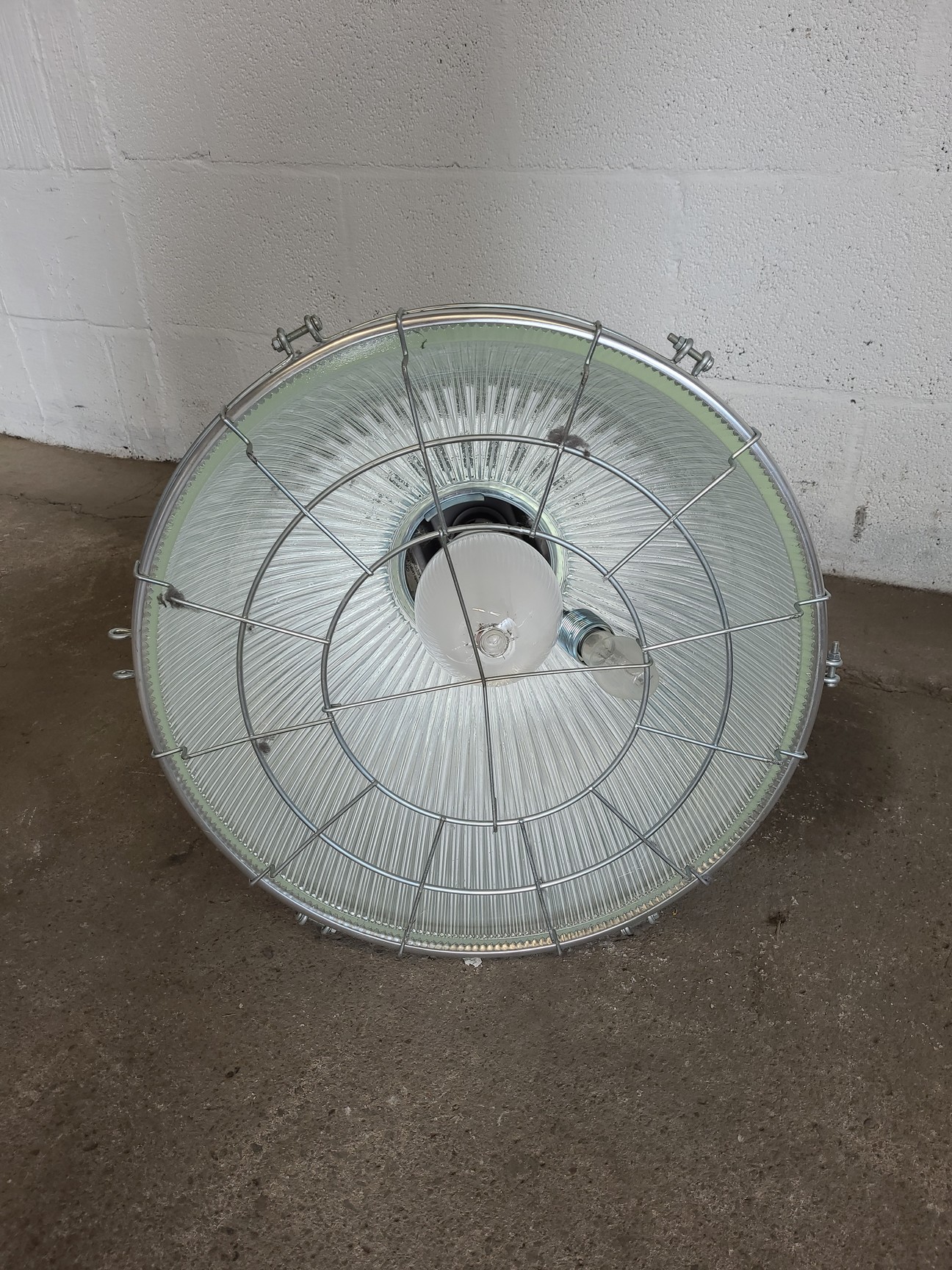 Image of 24 x Holophane Luminaire P7 Industrial Lights DPPB400MVD.92.M Lighting Fittings