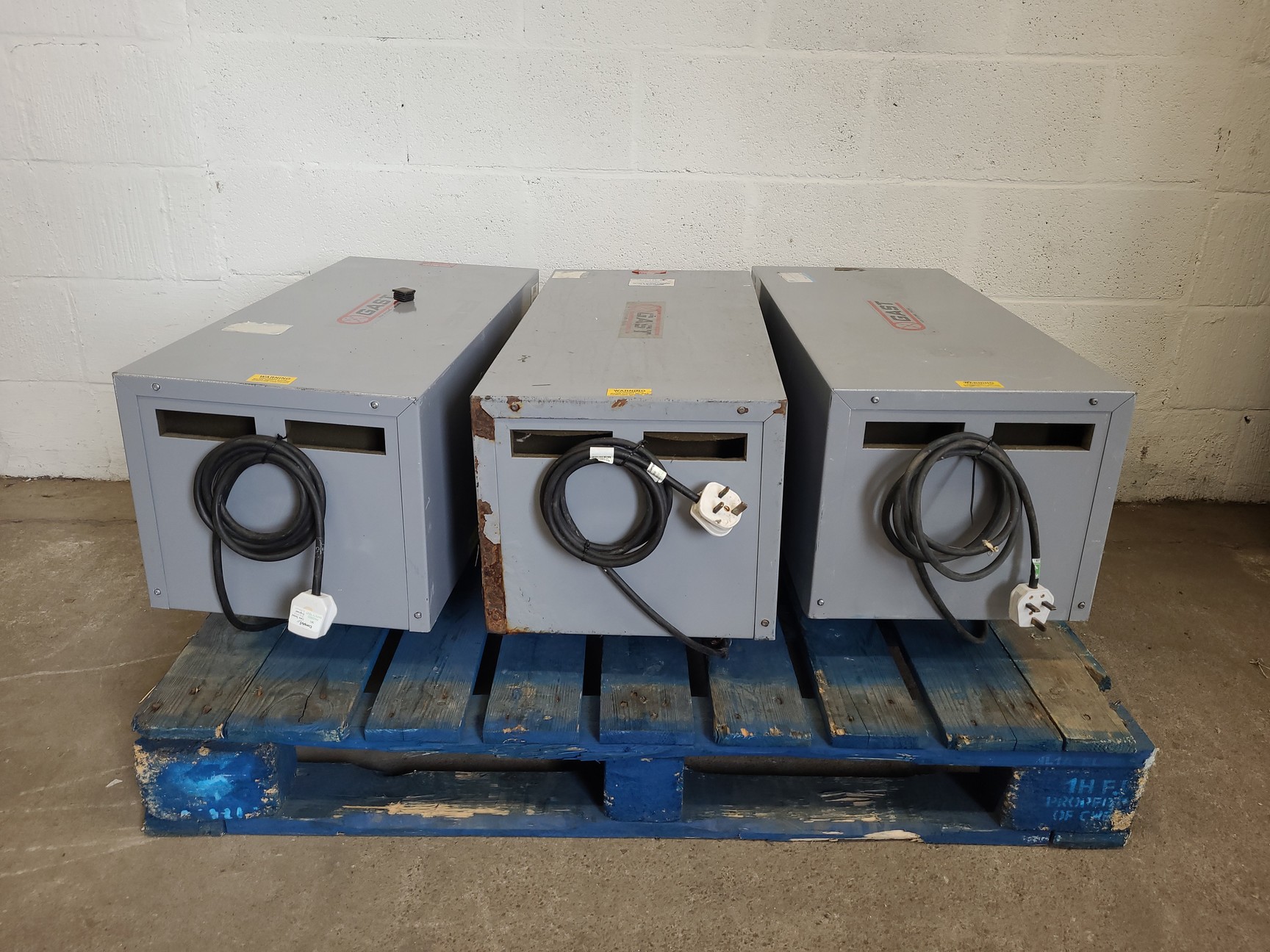 Image of 3 x GAST 1022-R50X Vacuum Pumps in Silent Enclosures Lab