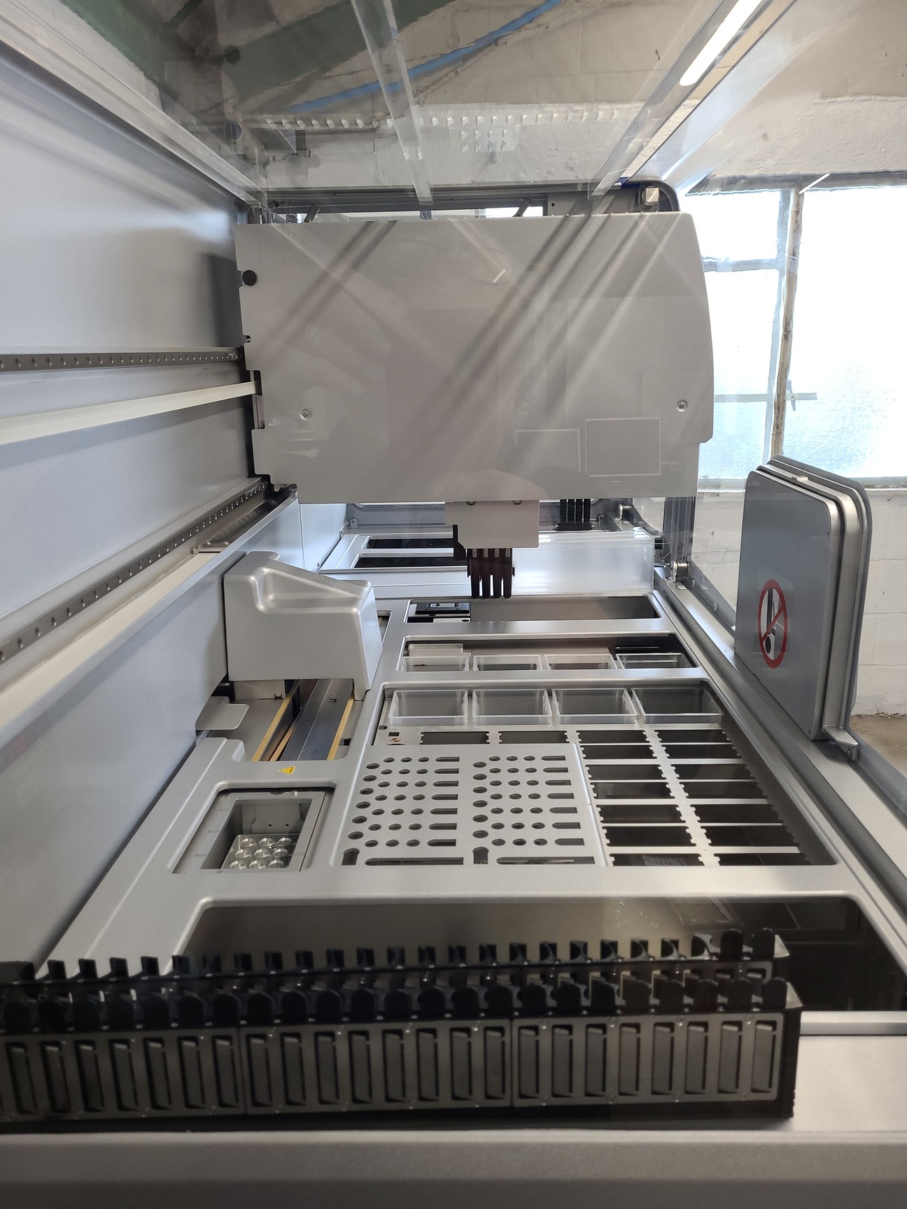 Image of QIAGEN QIAsymphony AS -SP Sample Preperation System Nucleic Acid Lab