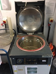 Thumbnail image of Priorclave  EV100 Top-Loader Autoclave Lab