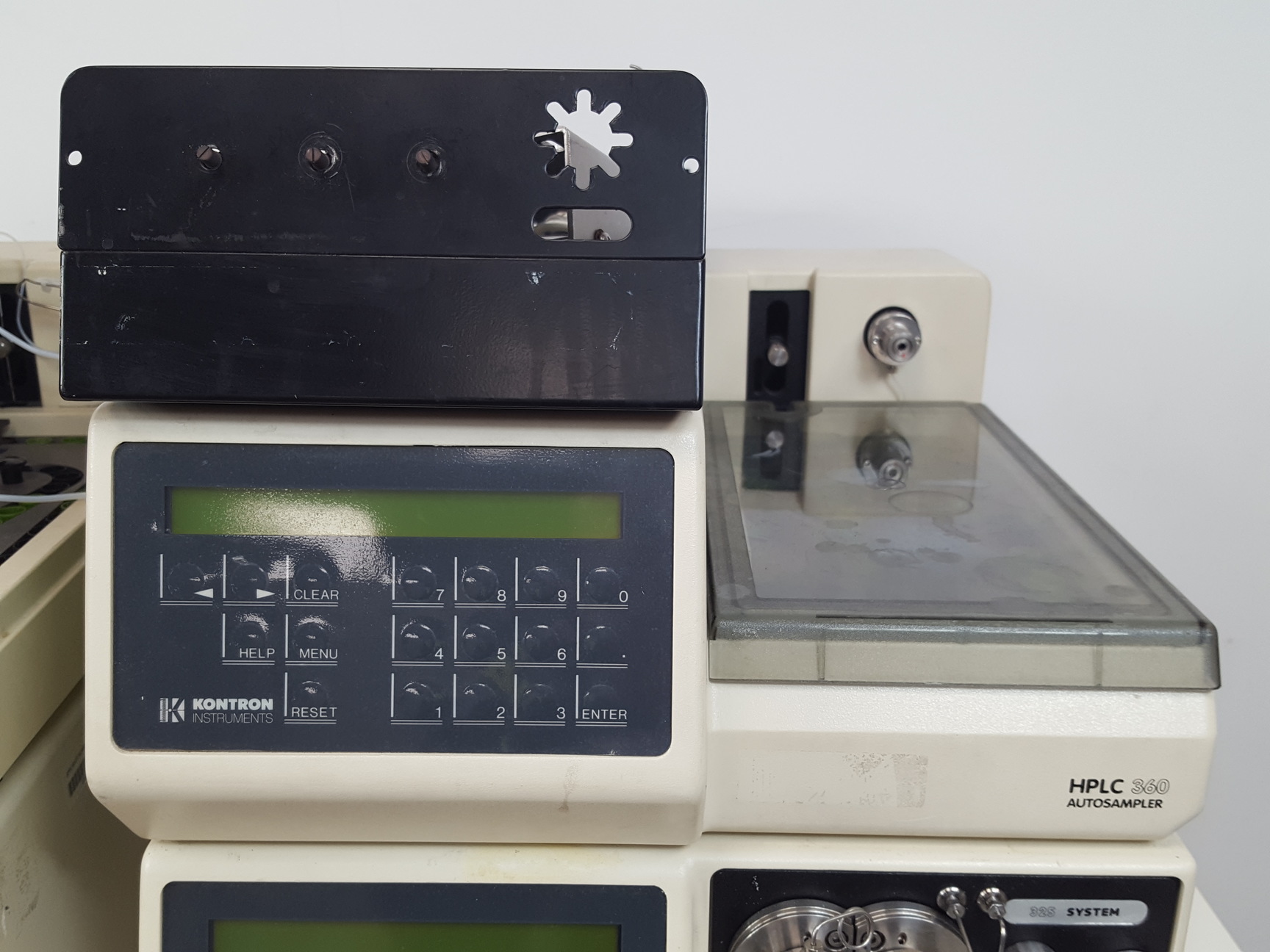 Image of Kontron Instruments HPLC Analysis System - 2x HPLC 360 Autosampler 2 x 325 Pump