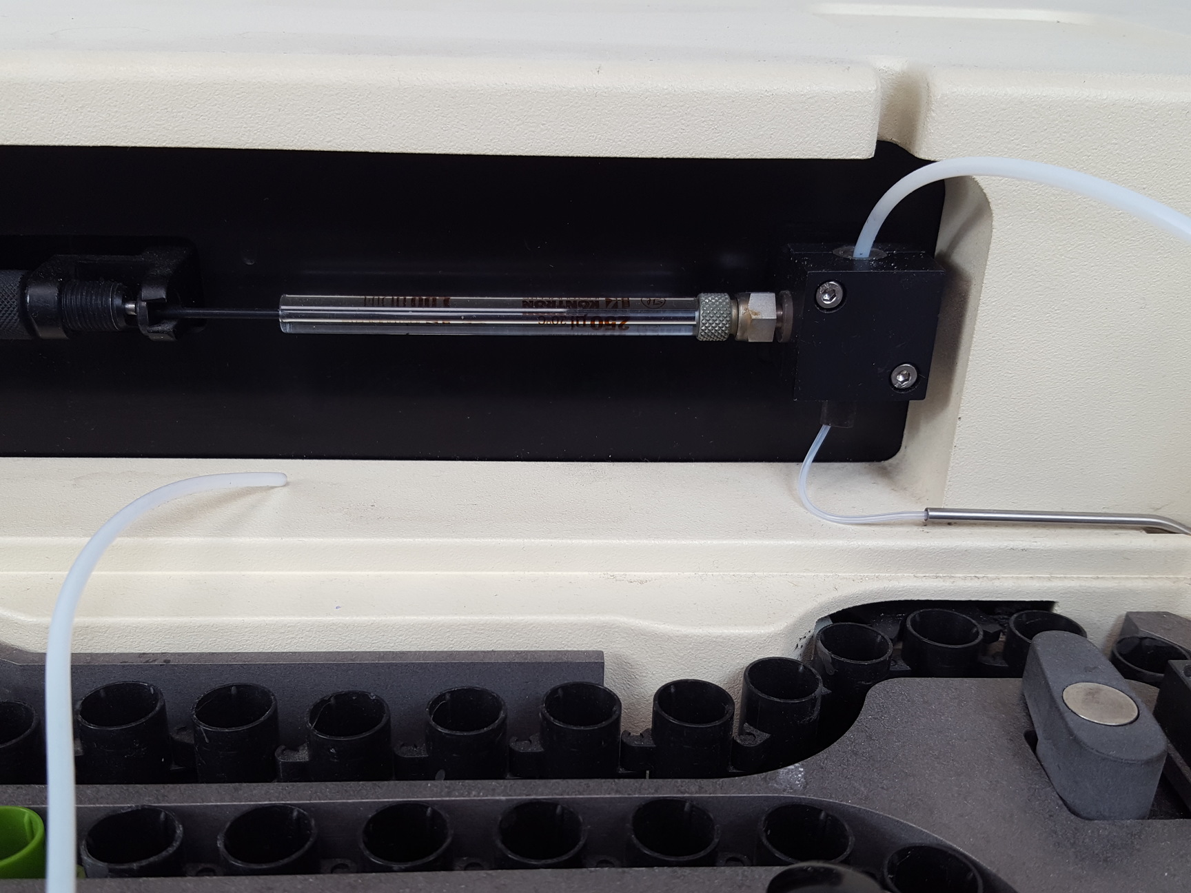 Image of Kontron Instruments HPLC Analysis System - 2x HPLC 360 Autosampler 2 x 325 Pump