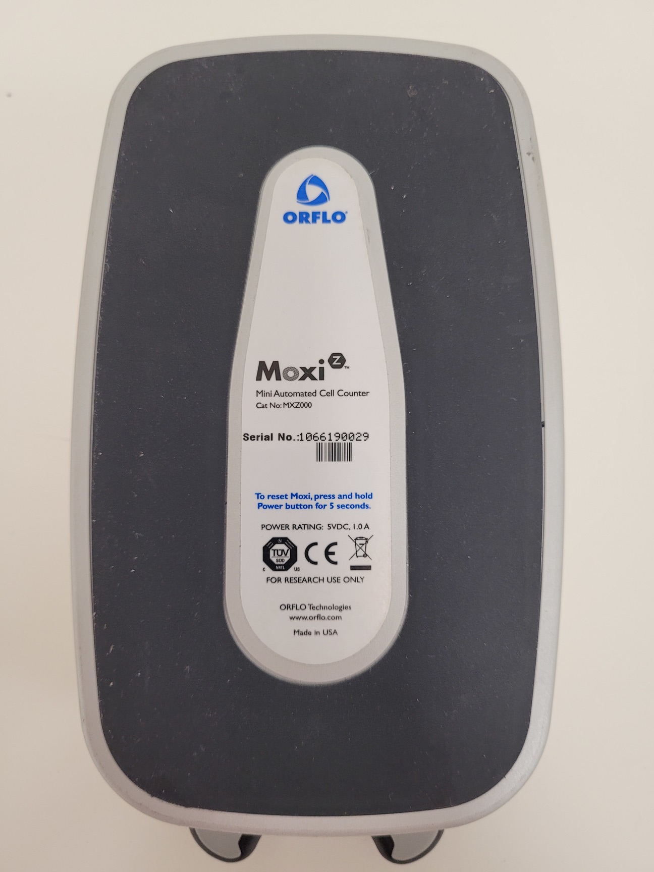Image of Moxi Z Automated Cell Counter Lab