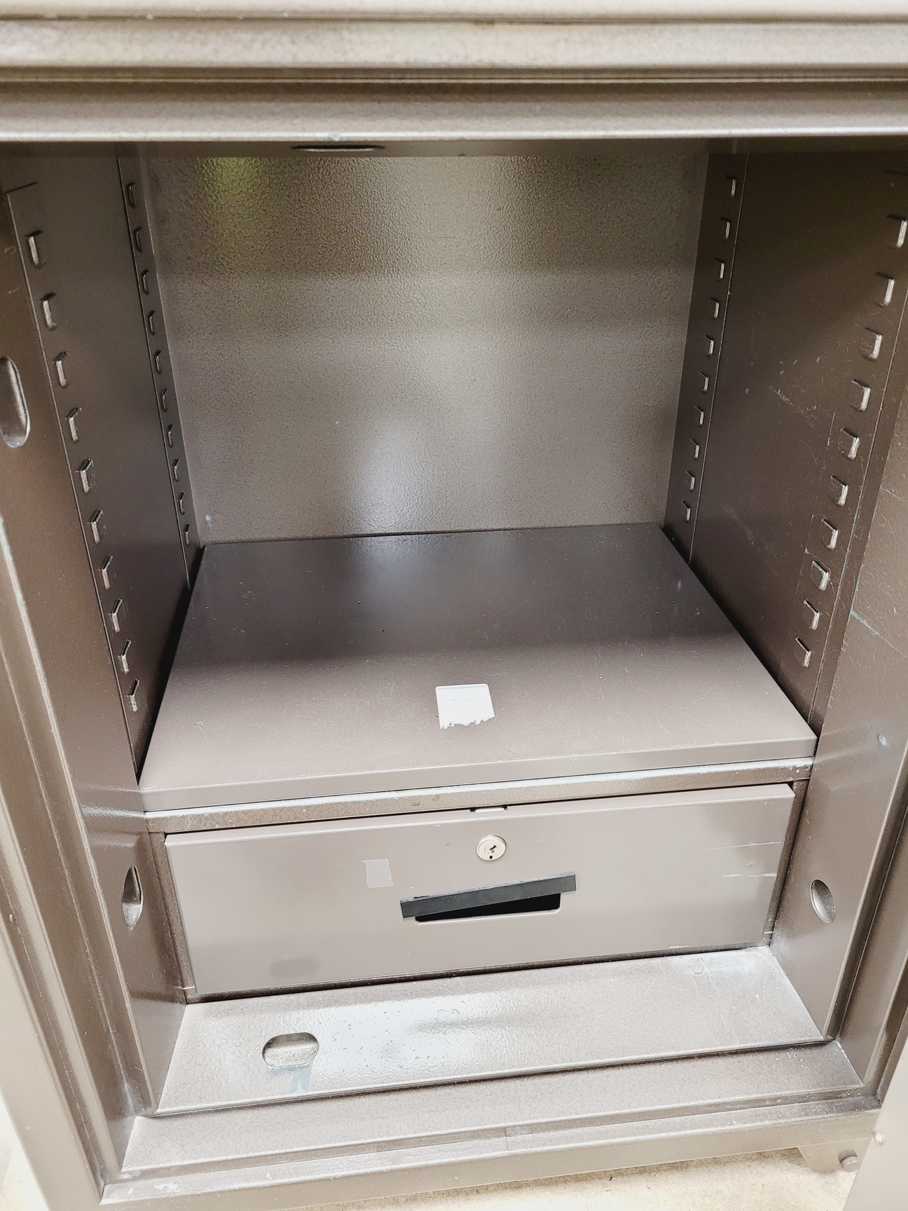 Image of Leabank Royal Safe with Key & Combination Locking System