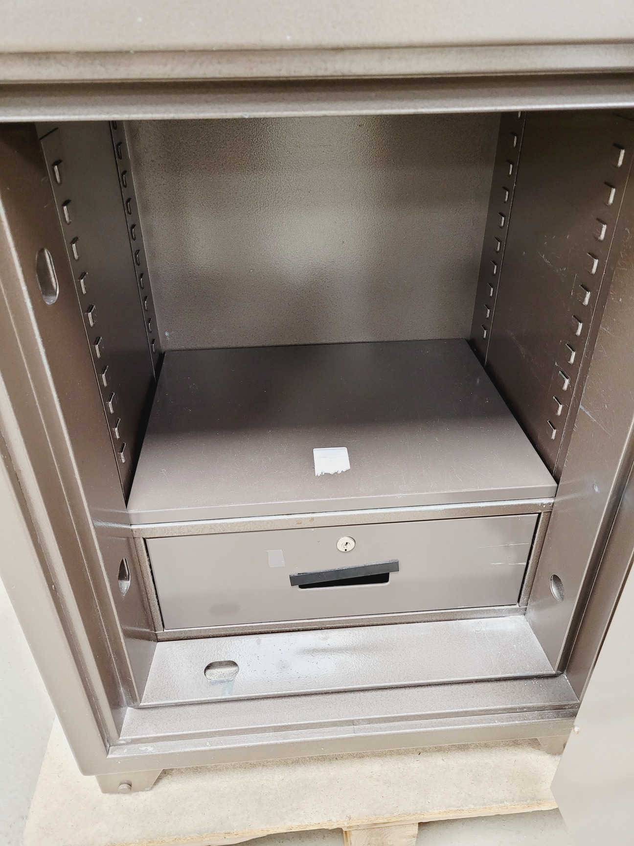 Image of Leabank Royal Safe with Key & Combination Locking System
