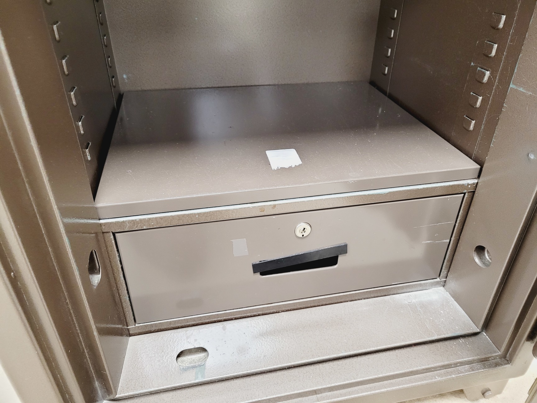 Image of Leabank Royal Safe with Key & Combination Locking System