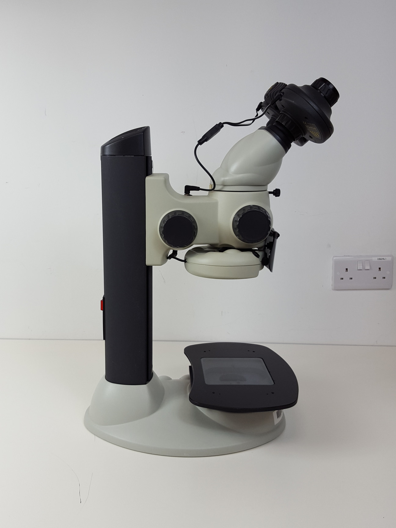 Image of Vision Engineering ISIS Microscope Ergonomic Lab