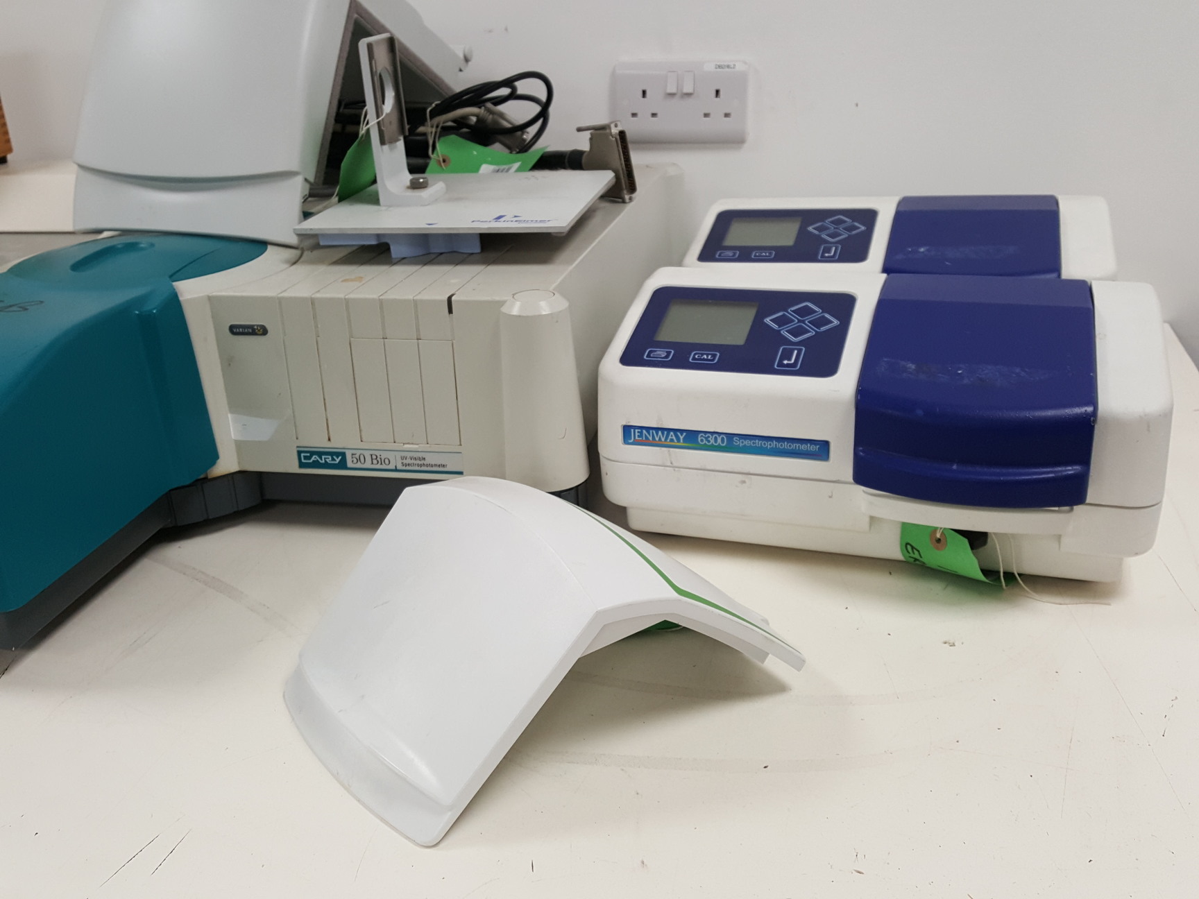 Image of 16x Spectrometers Spectrophotometers - Varian, Jenway, Genomic 6300 Lab Job Lot