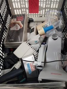 Thumbnail image of Large Lot of Laboratory Pipettes, Pipettors, Automatic - Gilson, Corning Job Lot