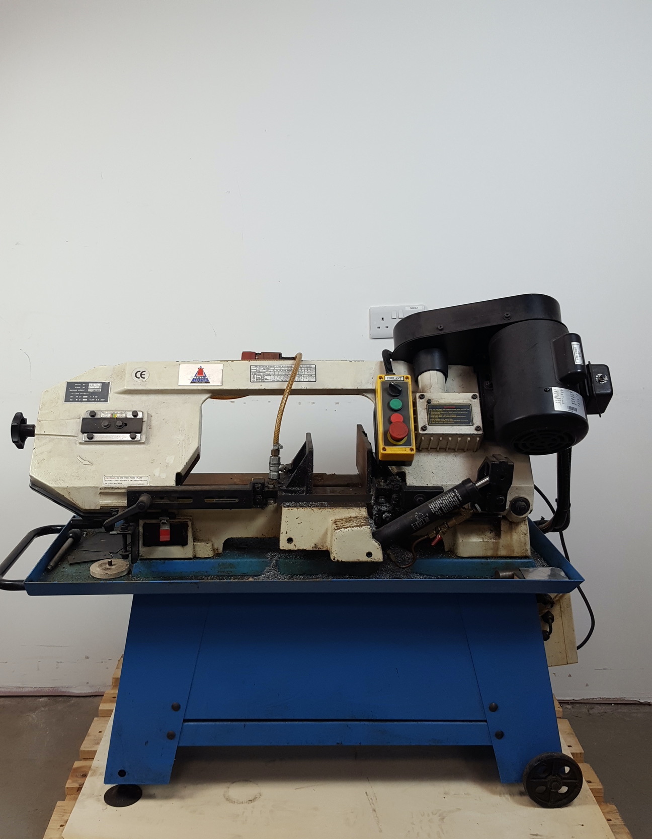 Image of Chester UK 8" Metal Cutting Bandsaw  Model: RF-812N - Band Saw