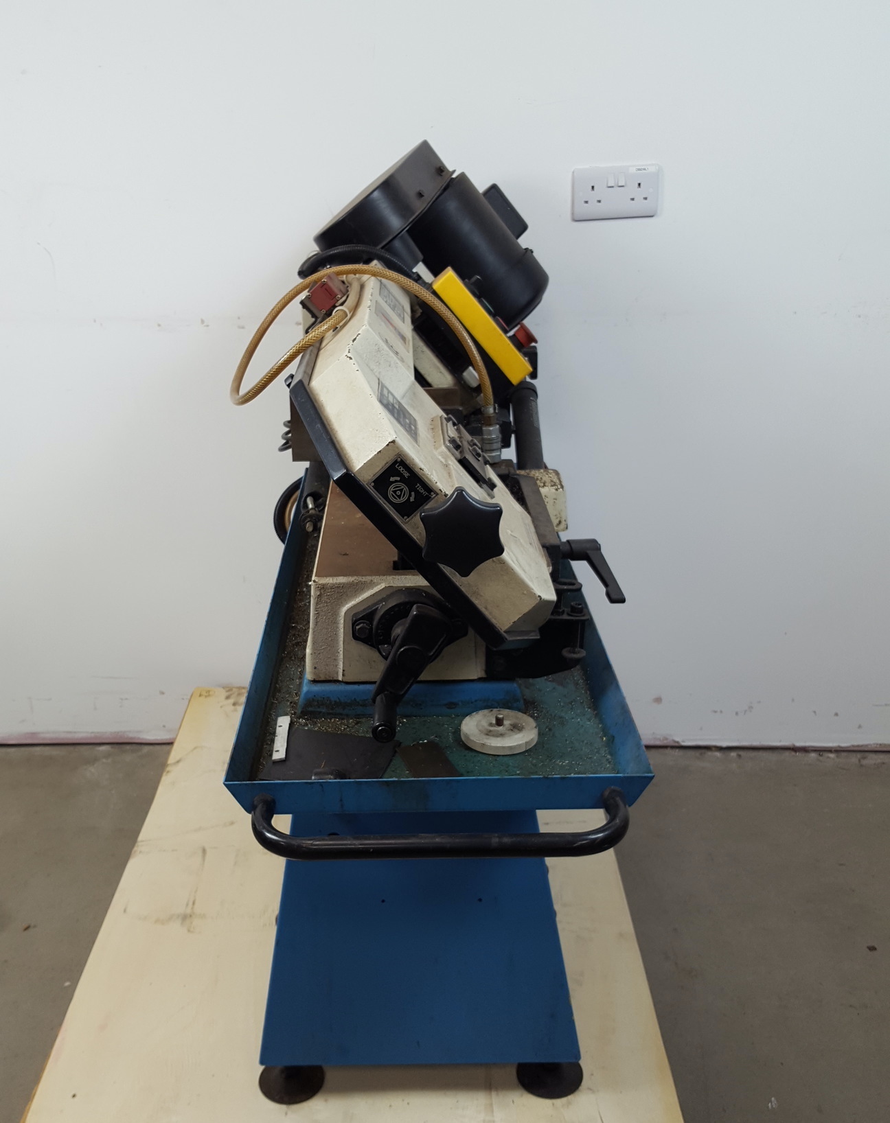 Image of Chester UK 8" Metal Cutting Bandsaw  Model: RF-812N - Band Saw