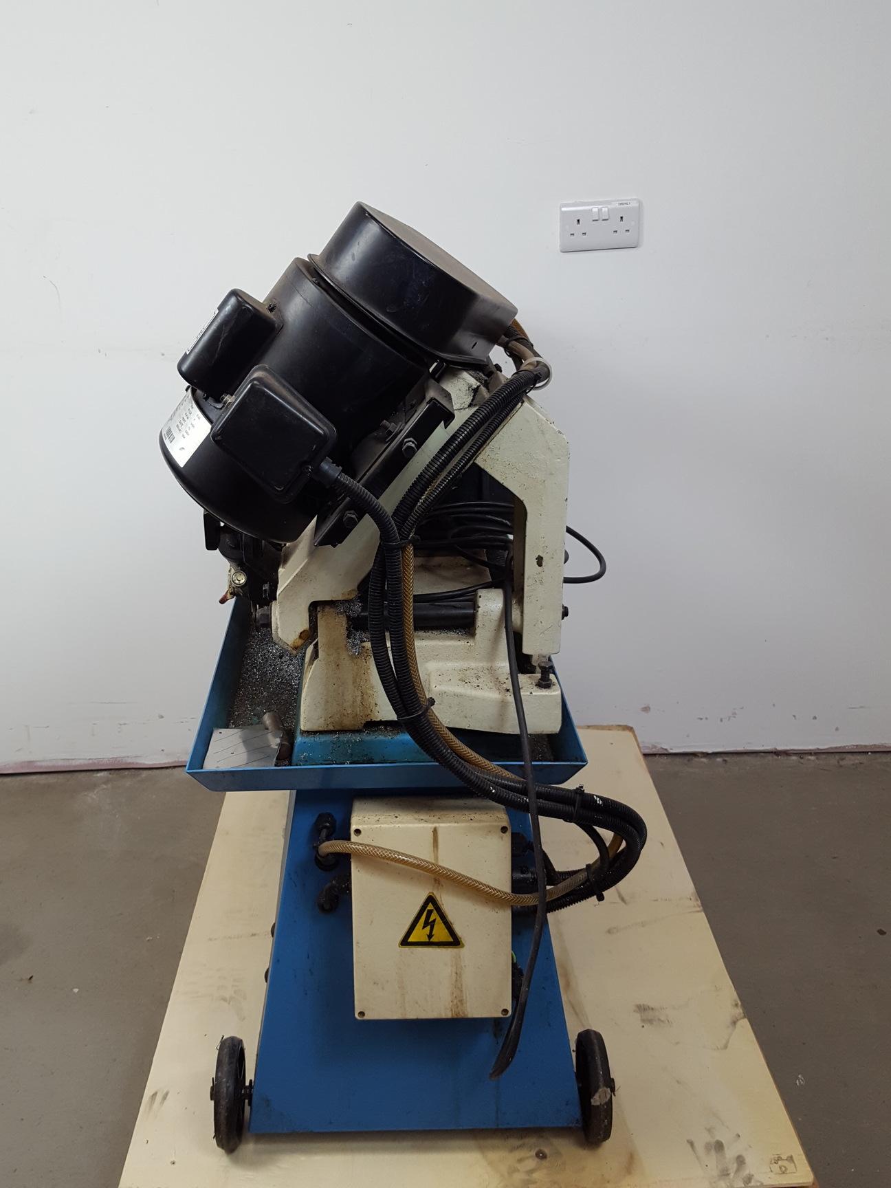 Image of Chester UK 8" Metal Cutting Bandsaw  Model: RF-812N - Band Saw