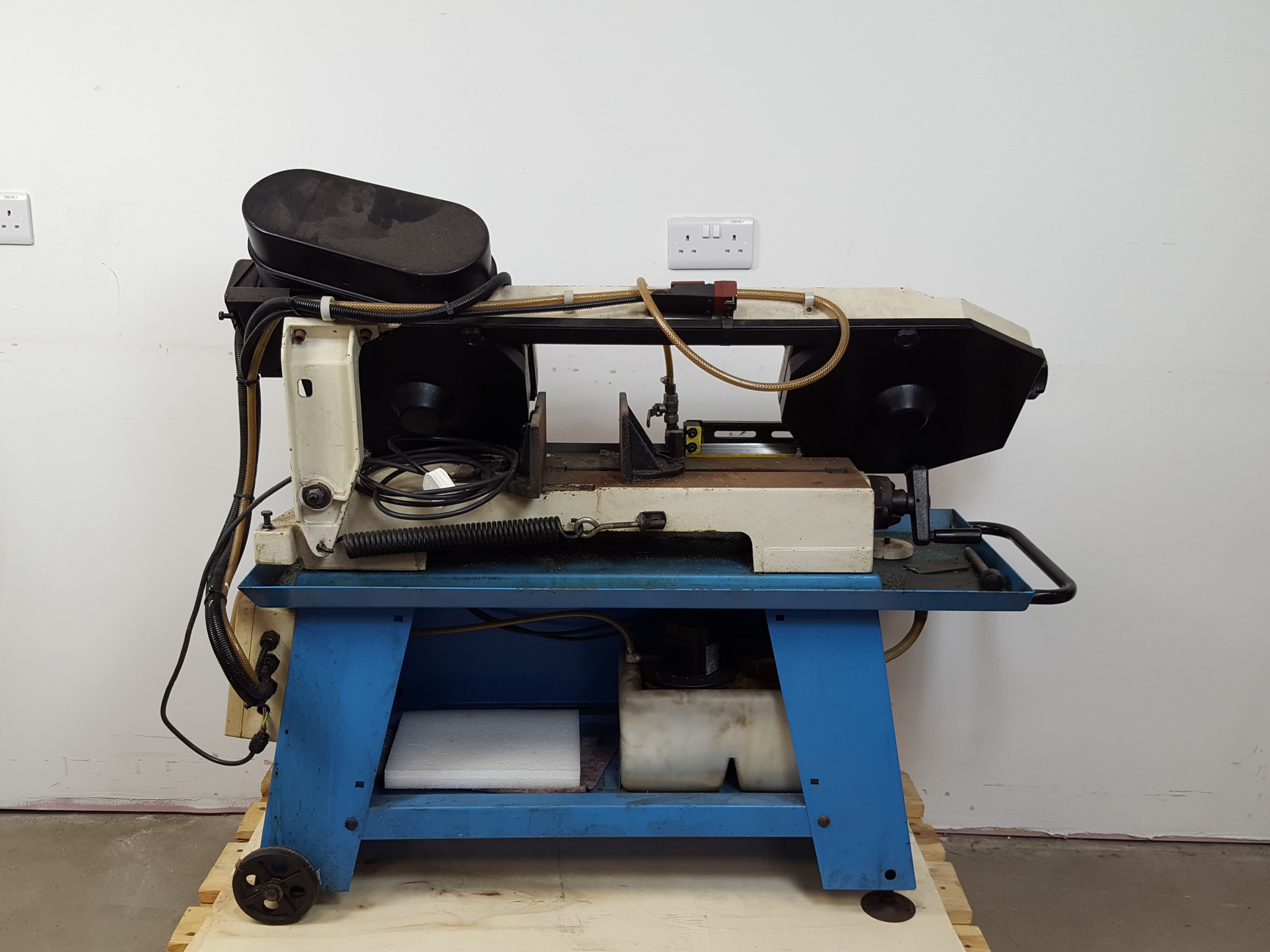 Image of Chester UK 8" Metal Cutting Bandsaw  Model: RF-812N - Band Saw