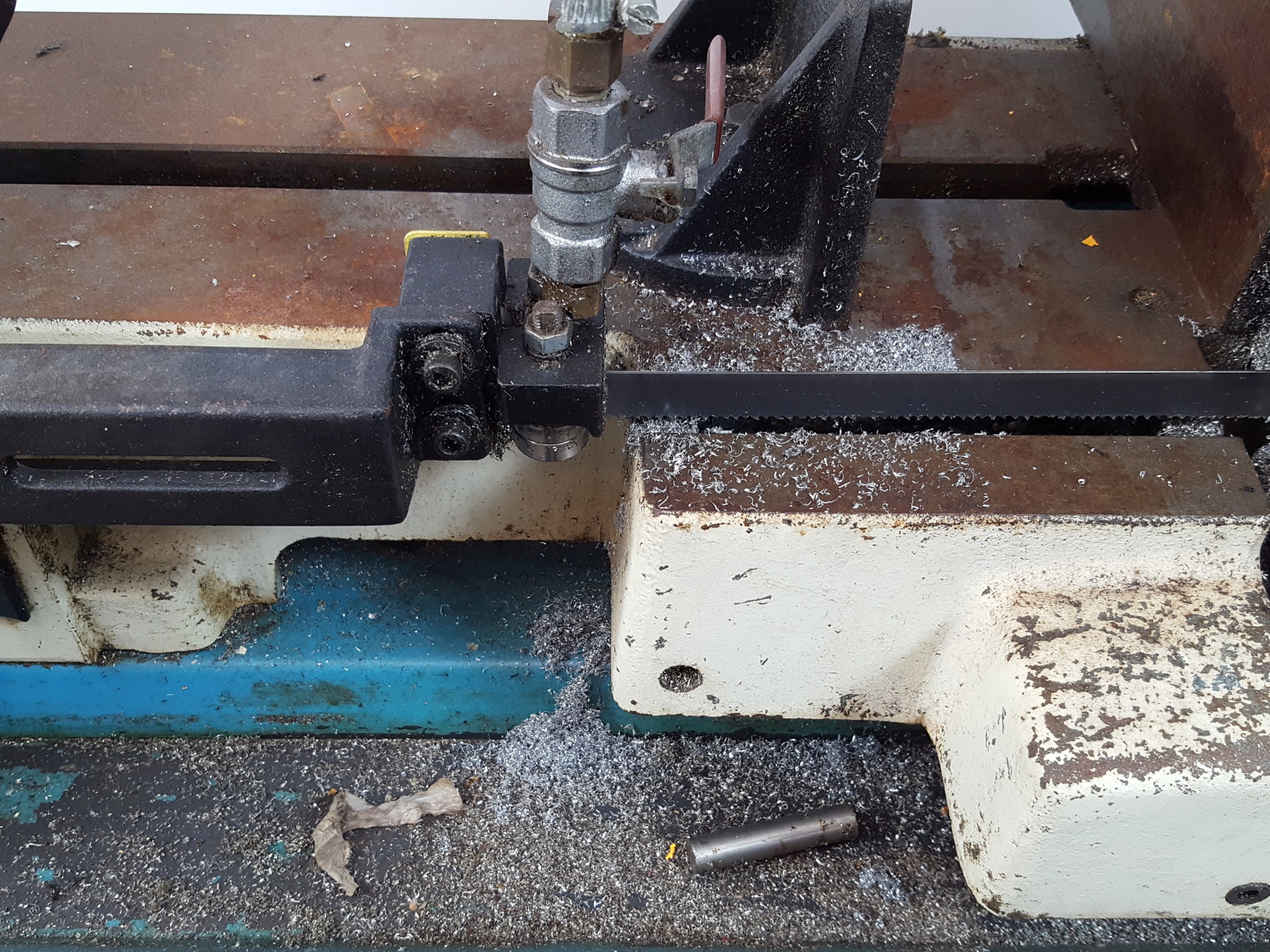 Image of Chester UK 8" Metal Cutting Bandsaw  Model: RF-812N - Band Saw