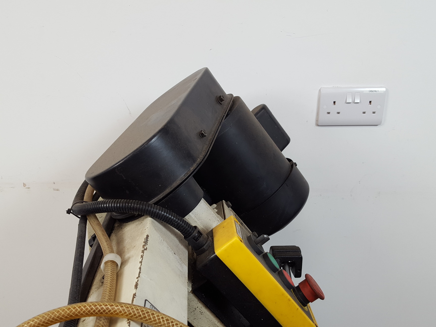 Image of Chester UK 8" Metal Cutting Bandsaw  Model: RF-812N - Band Saw