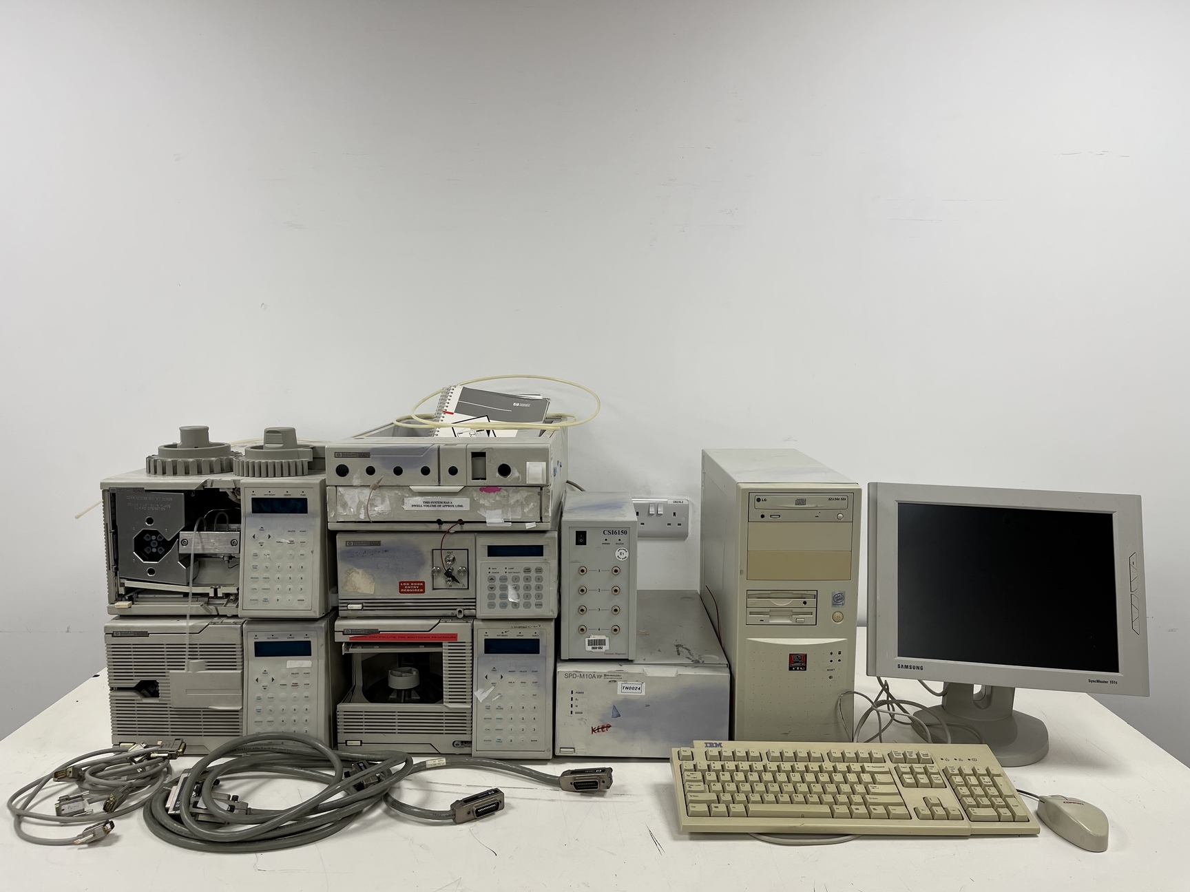 Image of Hewlett Packard 1050 HPLC System with PC & Software Lab