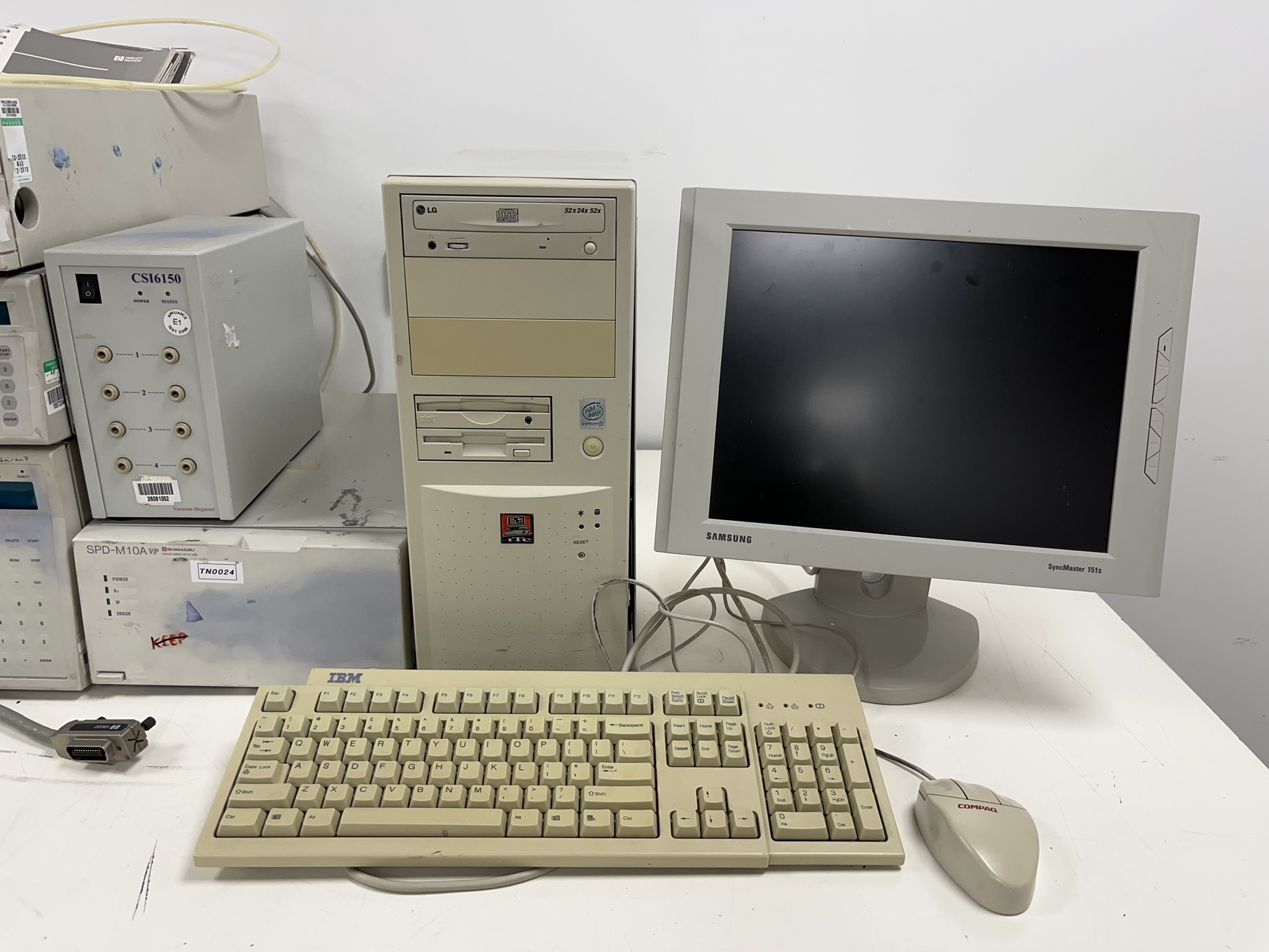 Image of Hewlett Packard 1050 HPLC System with PC & Software Lab