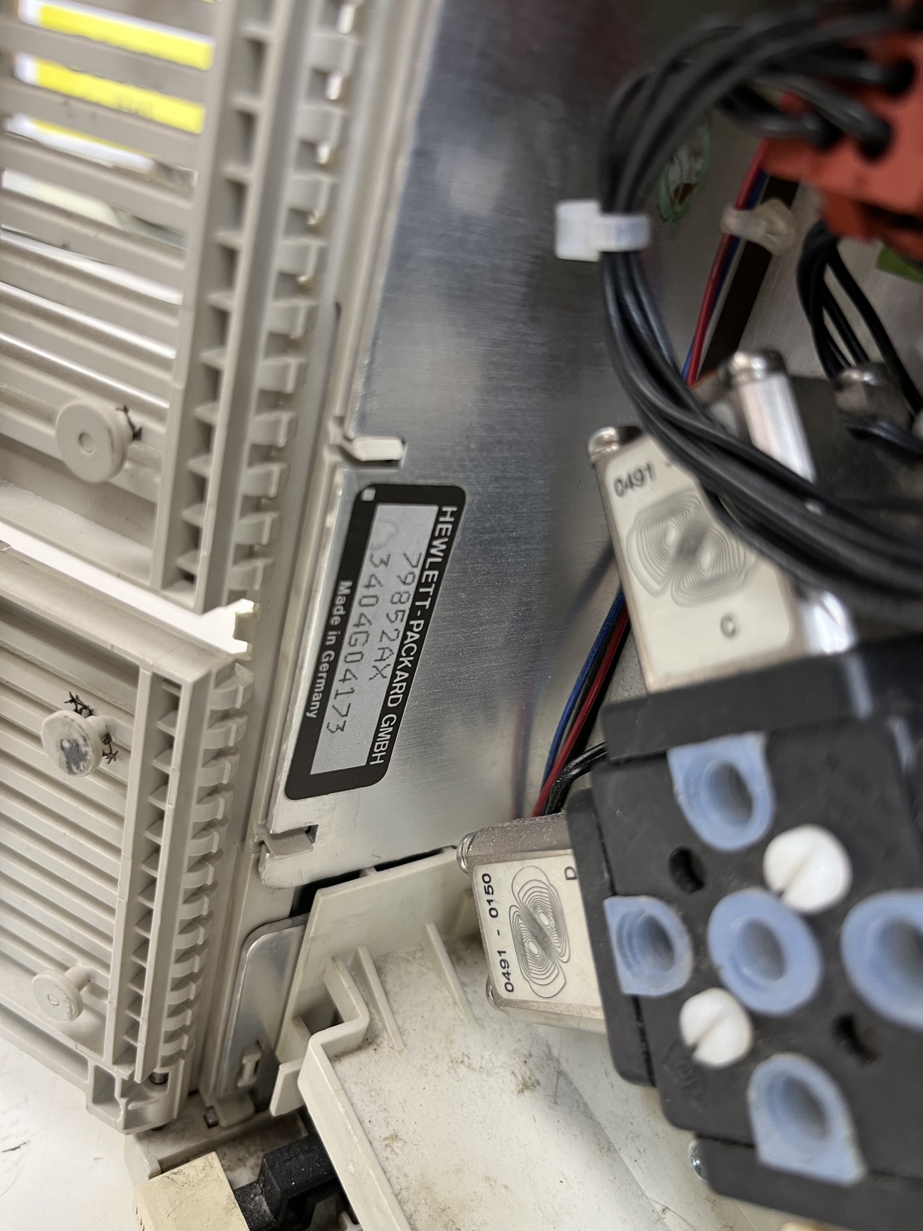 Image of Hewlett Packard 1050 HPLC System with PC & Software Lab