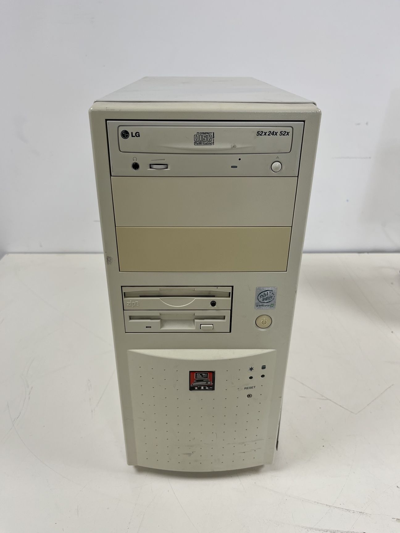 Image of Hewlett Packard 1050 HPLC System with PC & Software Lab