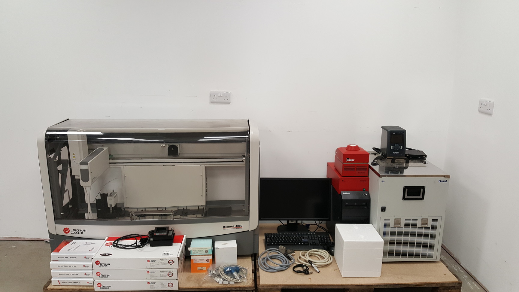 Image of Beckman Coulter Biomek 4000 (2015) Automated Laboratory Workstation PC Software 