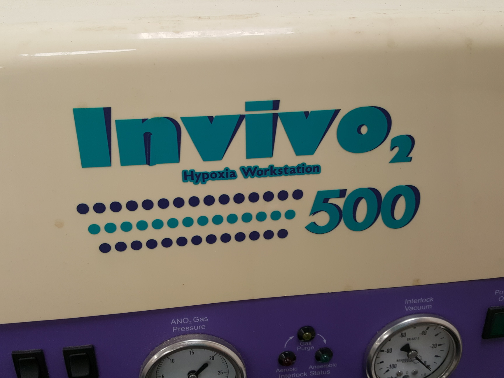 Image of Invivo 2 Hypoxia Workstation 500 w/ Ruskinn Hypoxic Gas Mixer Lab Faulty