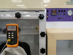 Thumbnail image of Invivo 2 Hypoxia Workstation 500 w/ Ruskinn Hypoxic Gas Mixer Lab Faulty
