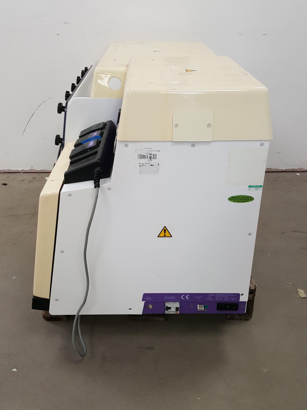 Image of Invivo 2 Hypoxia Workstation 500 w/ Ruskinn Hypoxic Gas Mixer Lab Faulty