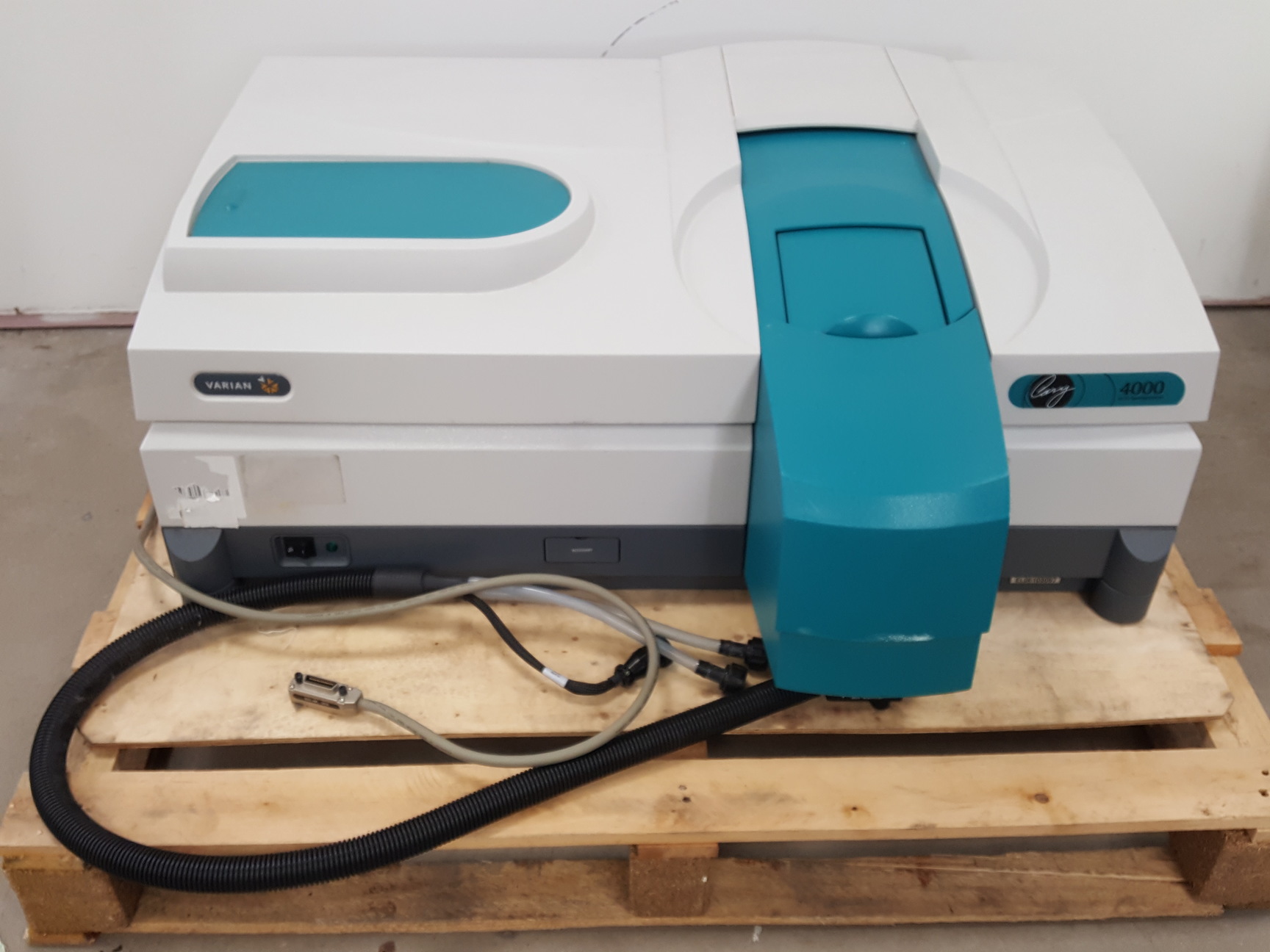 Image of Varian Cary 4000 UV-VIS High Reference Spectrophotometer Lab