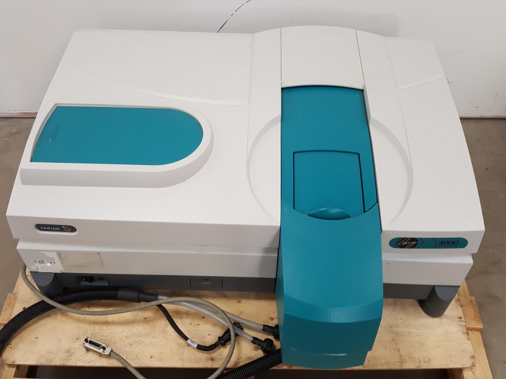 Image of Varian Cary 4000 UV-VIS High Reference Spectrophotometer Lab