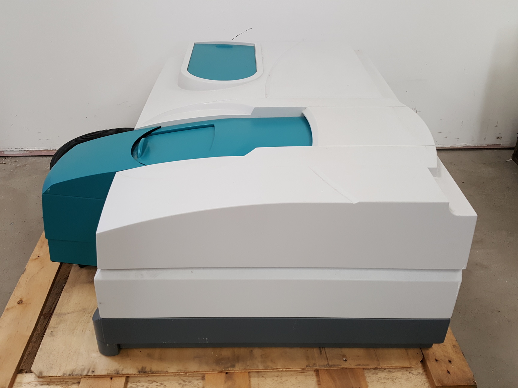 Image of Varian Cary 4000 UV-VIS High Reference Spectrophotometer Lab