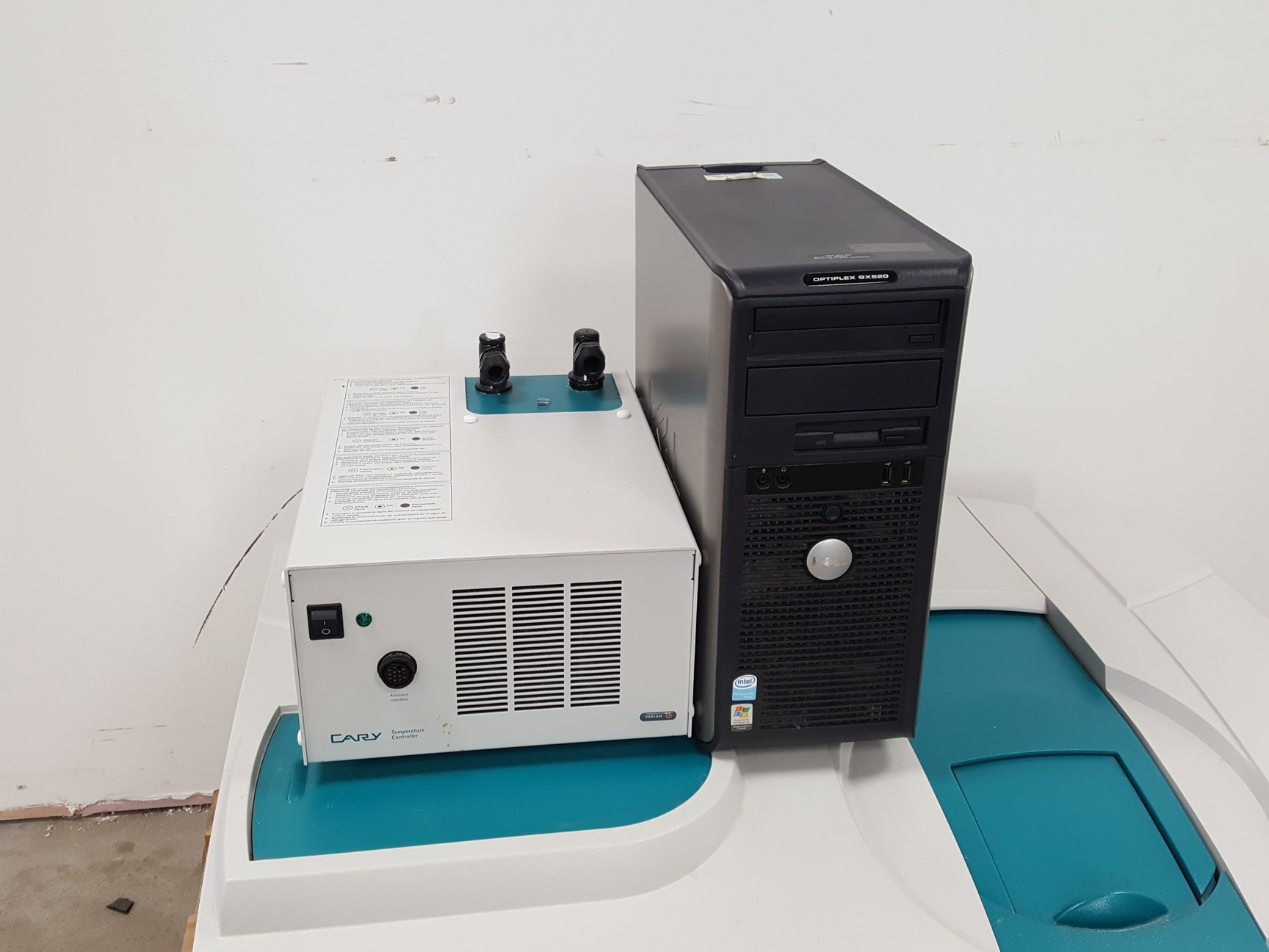 Image of Varian Cary 4000 UV-VIS High Reference Spectrophotometer Lab