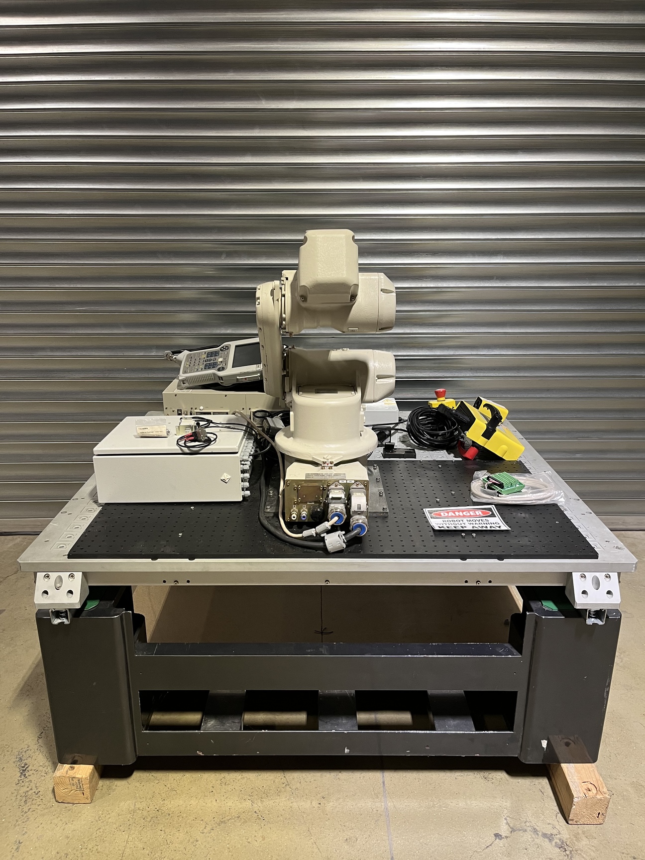 Image of Yaskawa Motoman Robot Robotics Arm + Controller & Safety Caging, YR-HP3XF-B03
