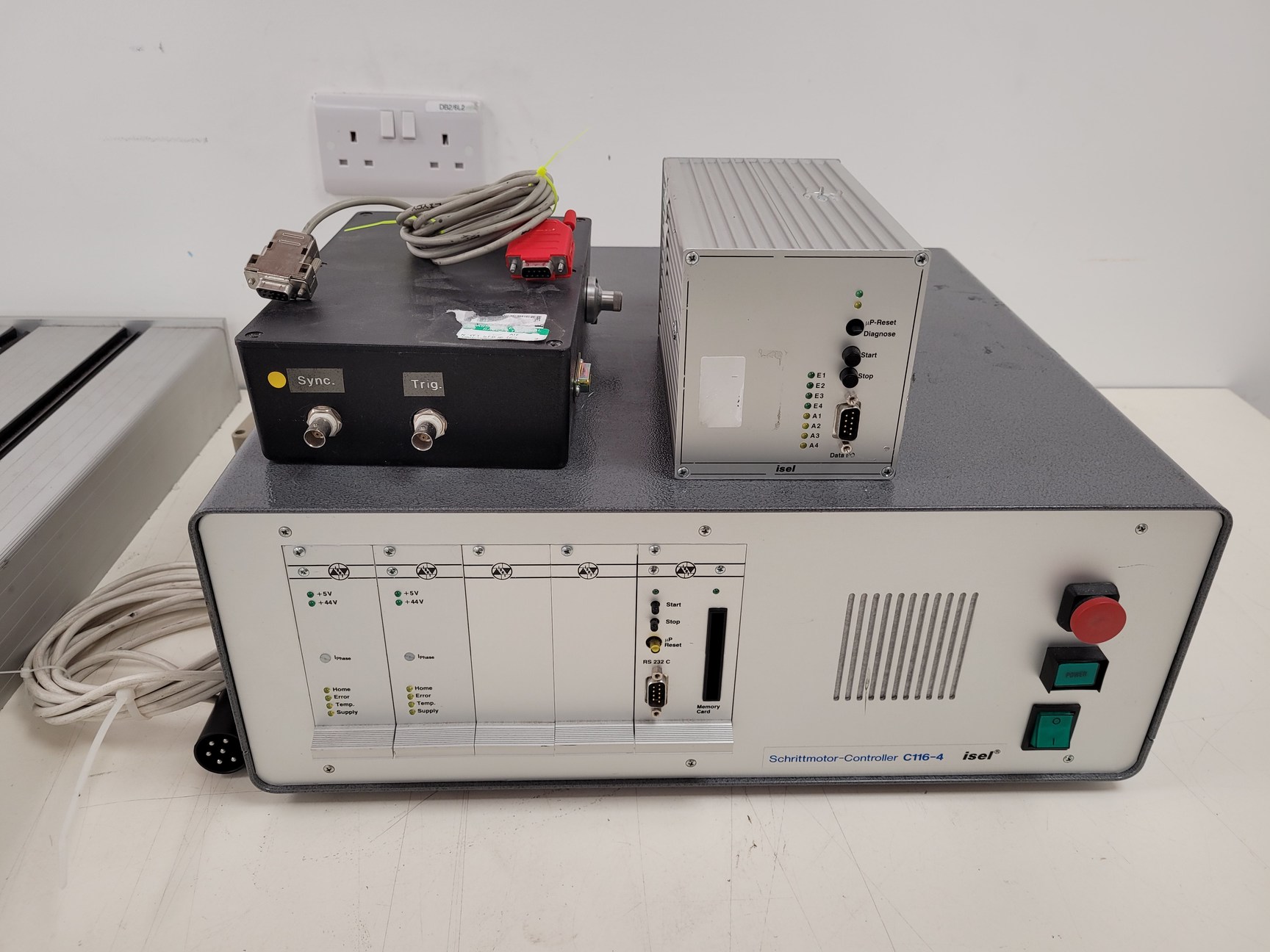 Image of isel Automation Controller C116-4 with Linear Positioners Lab