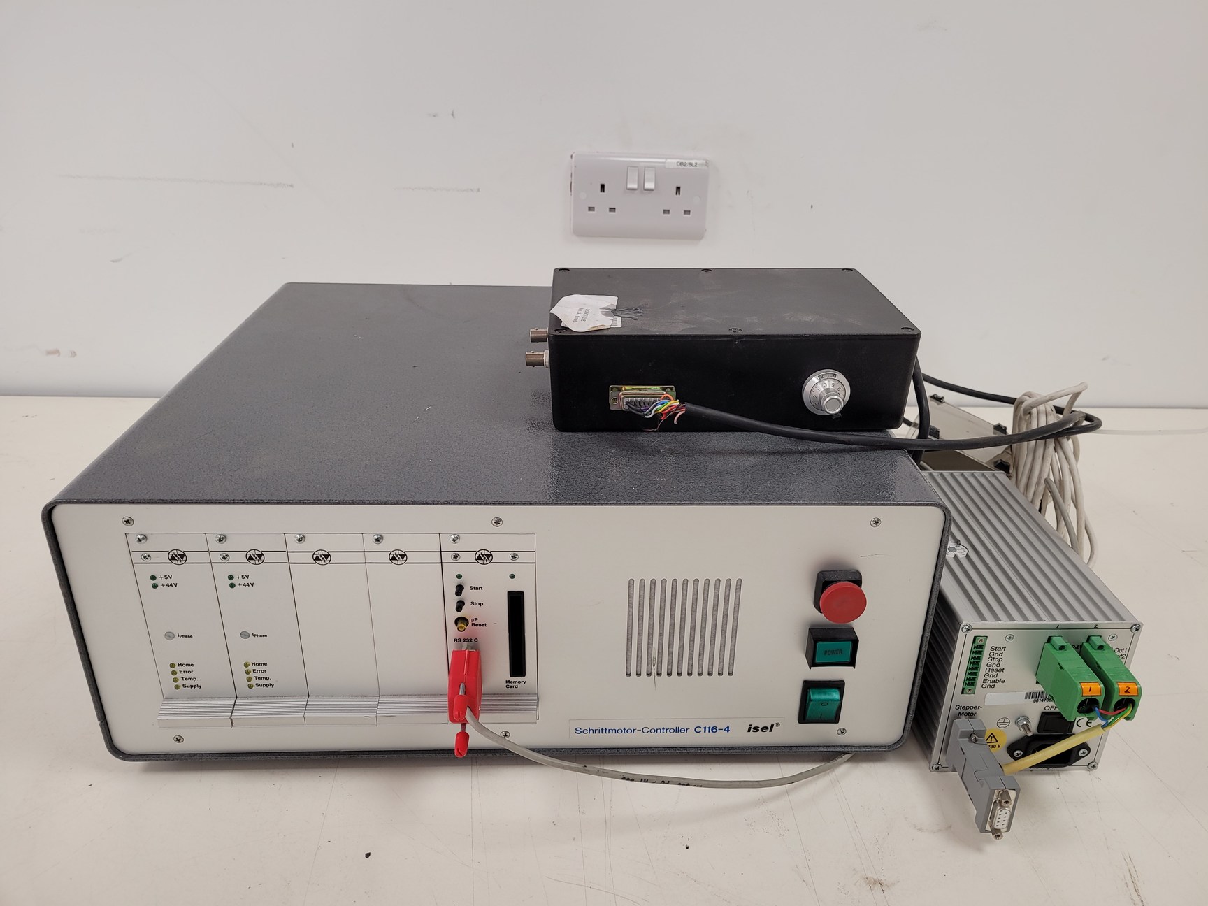 Image of isel Automation Controller C116-4 with Linear Positioners Lab