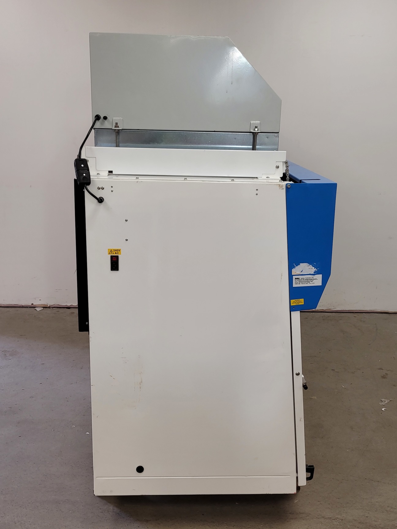 Image of Walker 2140mm Wide Vertical Laminar Flow Cabinet (2008 YOM) Lab Recirculating
